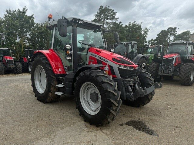 MA005044 DEMO MFS.145ESD4 4WD TRACTOR