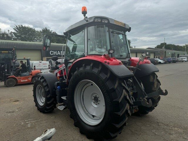 MA005044 DEMO MFS.145ESD4 4WD TRACTOR