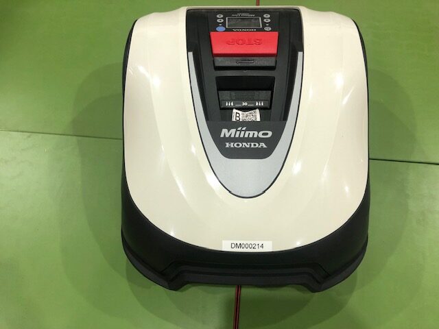 DM000214 HONDA HRM40 E ROBOTIC MOWER
