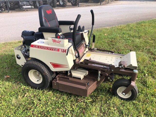 AM000507 GRASSHOPPER 124V-41 MOWER