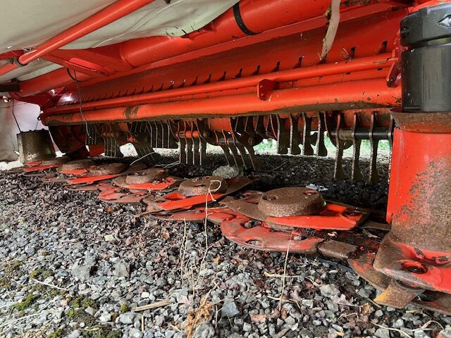 GM036024 Kuhn FC313D Mower Conditioner.