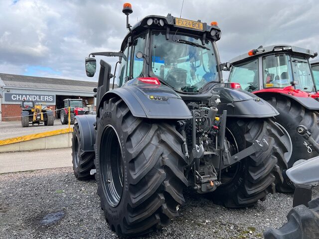 T2035156 2024 VALTRA T215A 4WD TRACTOR