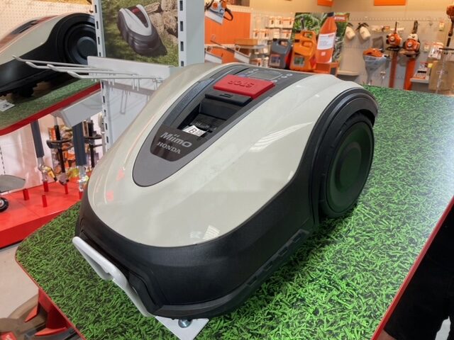 7M006184 NEW HONDA HRM40 BC MIIMO ROBOTIC MOWER.