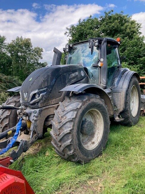 T4012252 2021 VALTRA T235V 4WD TRACTOR