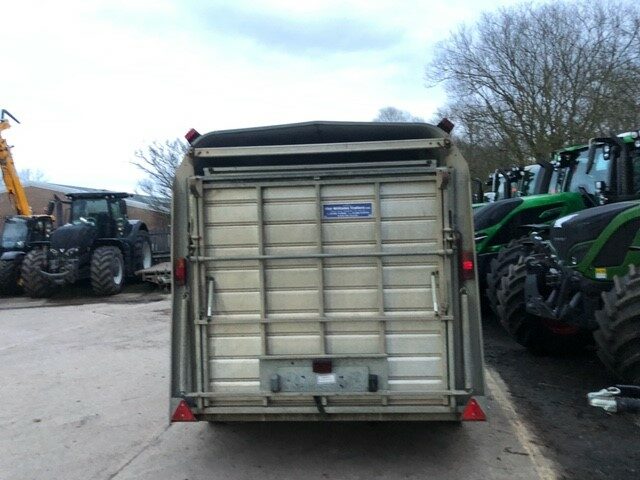 TH000682 2009 IFOR WILLIAMS LIVESTOCK