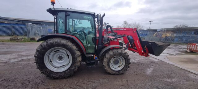 6M000577 MF4709M CAB TRACTOR & LOADER