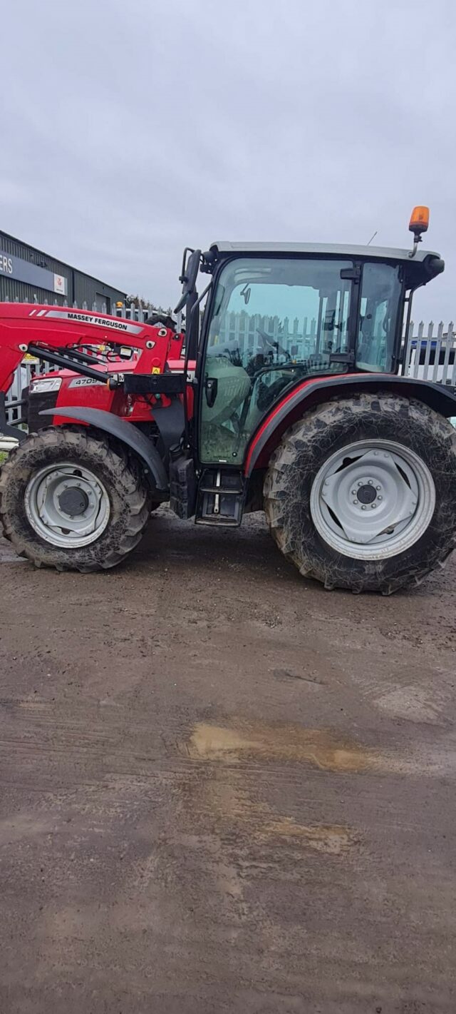 6M000577 MF4709M CAB TRACTOR & LOADER