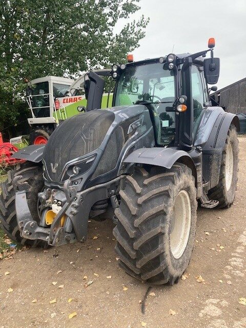 TB003379 2019 VALTRA T174EA 4WD TRACTOR
