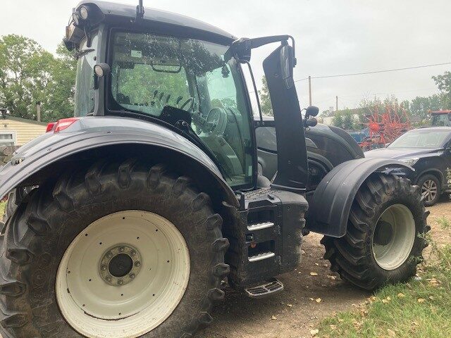 TB003379 2019 VALTRA T174EA 4WD TRACTOR