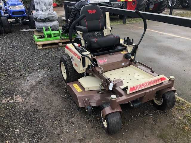 AM000510 GRASSHOPPER 124V-48 MOWER