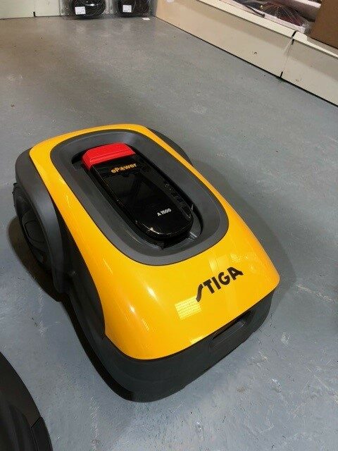 GM36587C STIGA A1500 ROBOTIC LAWNMOWER.