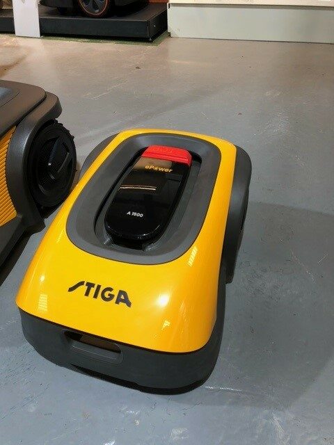 GM36587C STIGA A1500 ROBOTIC LAWNMOWER.