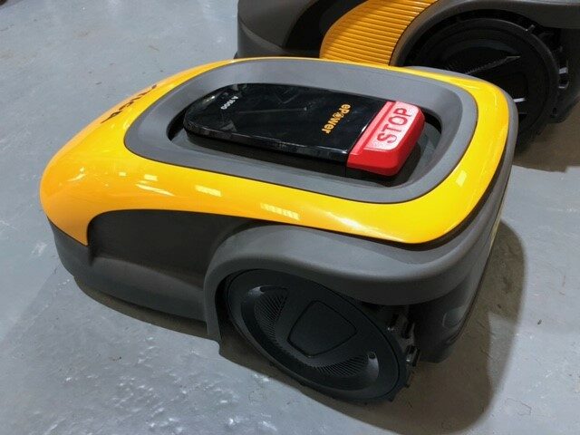 GM36587C STIGA A1500 ROBOTIC LAWNMOWER.