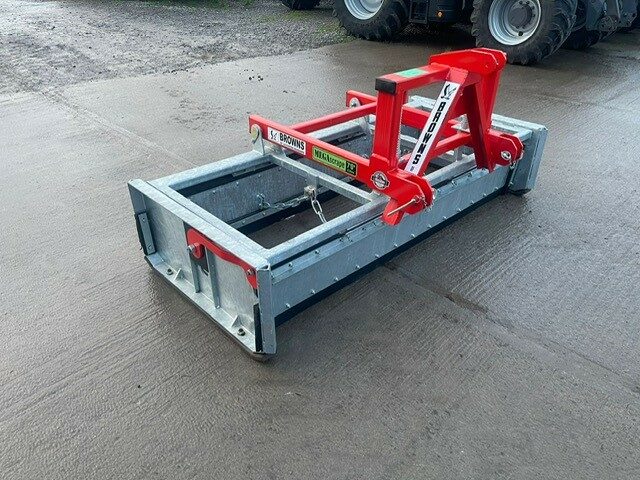 TE001981 BROWN 7FT MEGA YARD SCRAPER