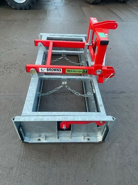TE001981 BROWN 7FT MEGA YARD SCRAPER