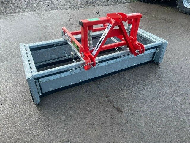 TE001981 BROWN 7FT MEGA YARD SCRAPER