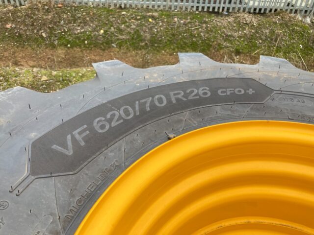 MICHELIN VF620-70 R26 + RIMS