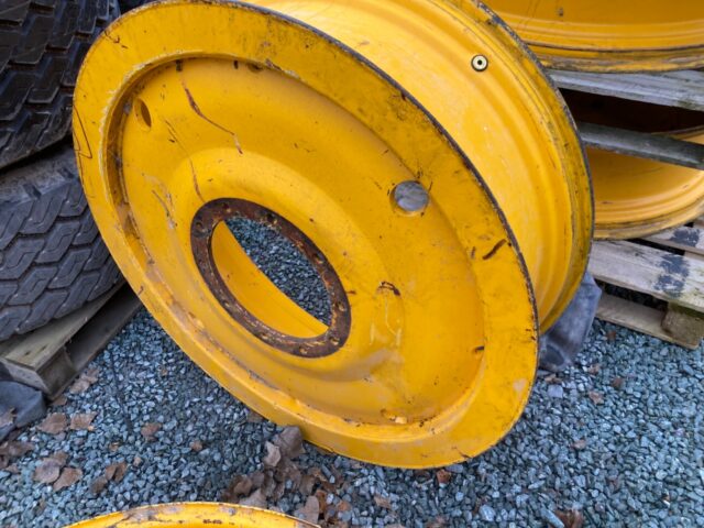 Set of Row Crop Rims To suit JCB Fastrac Stage 4
