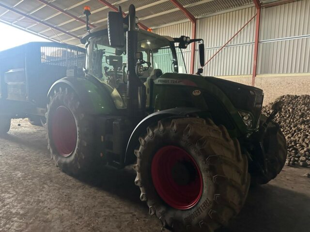 TJ000685 FENDT 724 PROFI+ TRACTOR