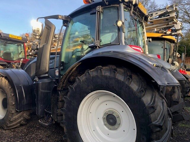 T3004474 2019 VALTRA T174 EA 4WD TRACTOR
