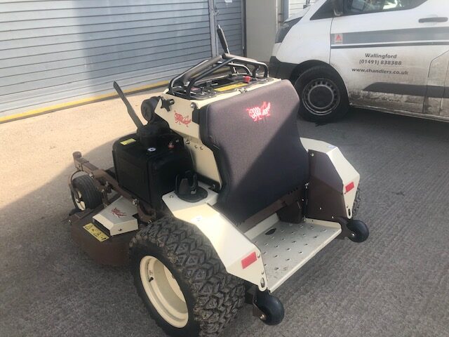 AM000618 GRASSHOPPER SO26 STAND ON MOWER