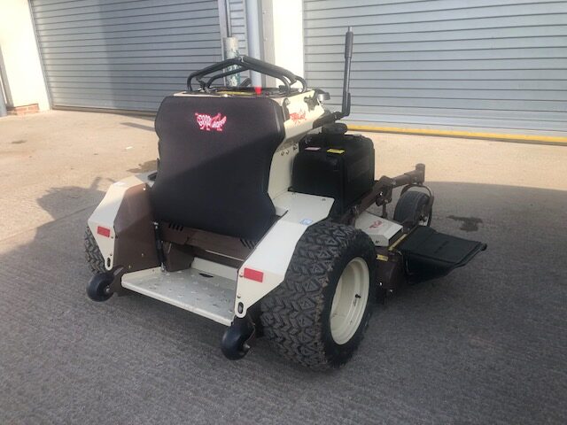 AM000618 GRASSHOPPER SO26 STAND ON MOWER