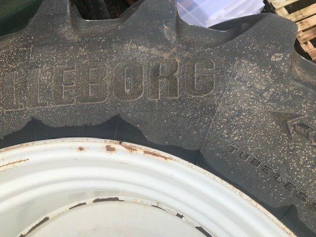 TA03537A 4 X 710/60R38 FLOTATION WHEELS