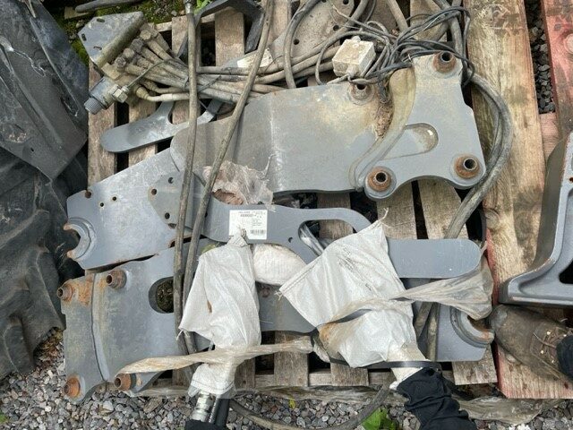 TC001400 FENDT LOADER BRACKETS