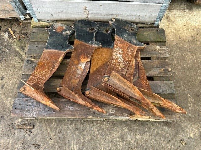I8000024 HEVA 5 X STANDARD LEGS & POINTS