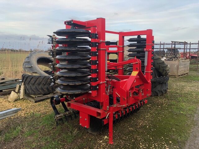 5M003322 2023 HEVA 4M FRONT PRESS