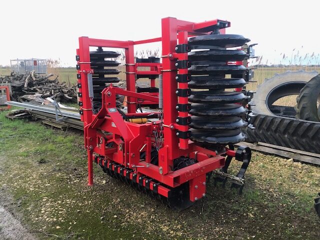 5M003322 2023 HEVA 4M FRONT PRESS