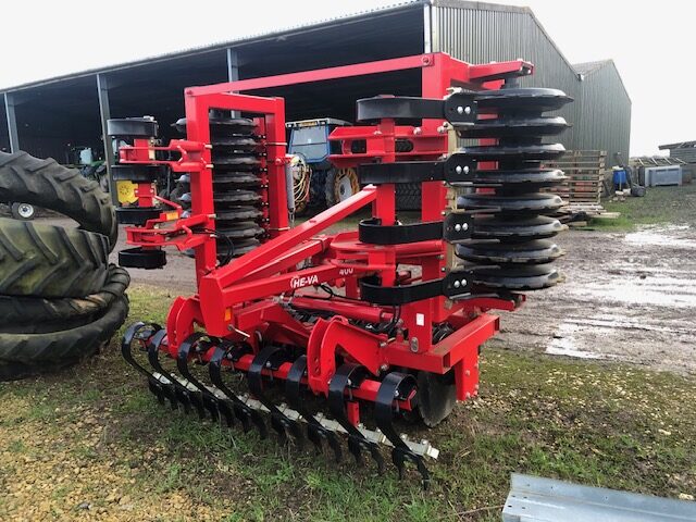 5M003322 2023 HEVA 4M FRONT PRESS