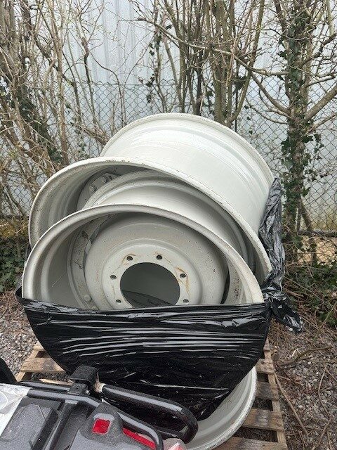 VA00101C NEW VALTRA SET OF WHEEL RIMS