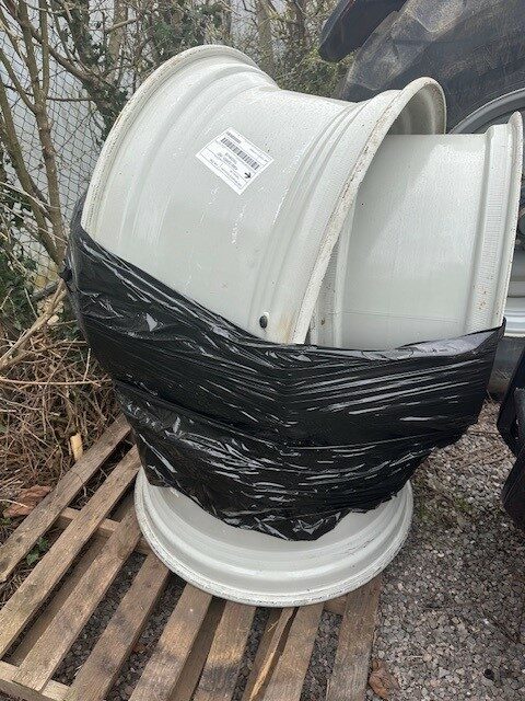 VA00101C NEW VALTRA SET OF WHEEL RIMS