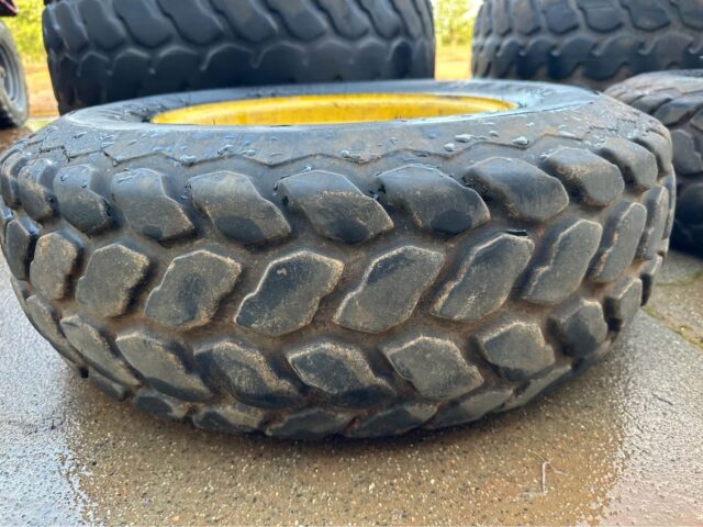 John Deere Turf tires and Rims