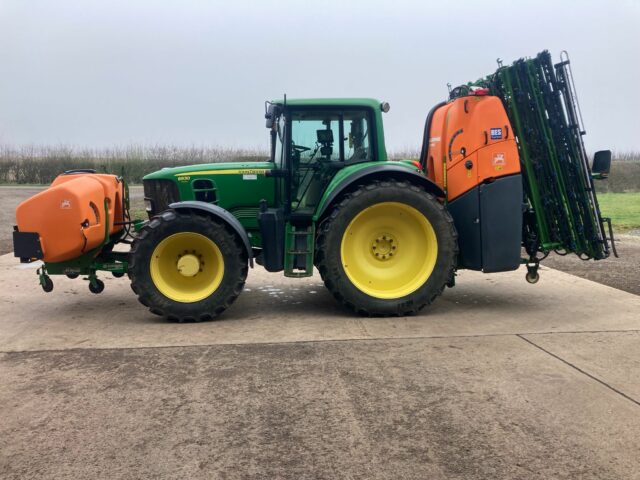 Amazone UF2002 sprayer with FT1502