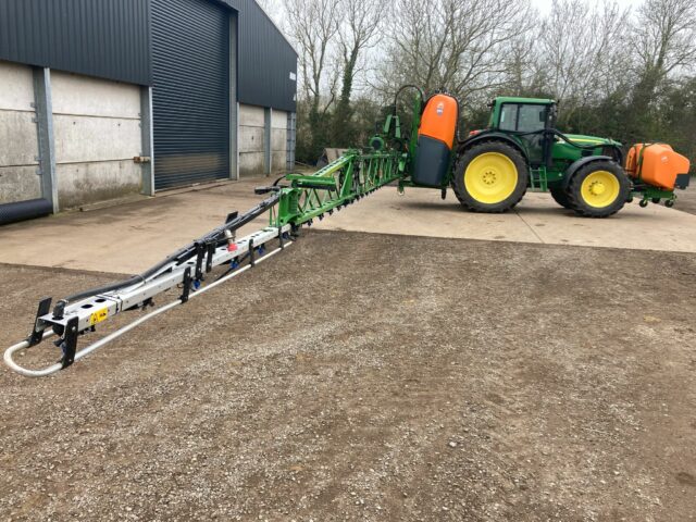 Amazone UF2002 sprayer with FT1502