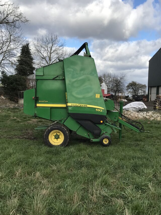 John Deere 592