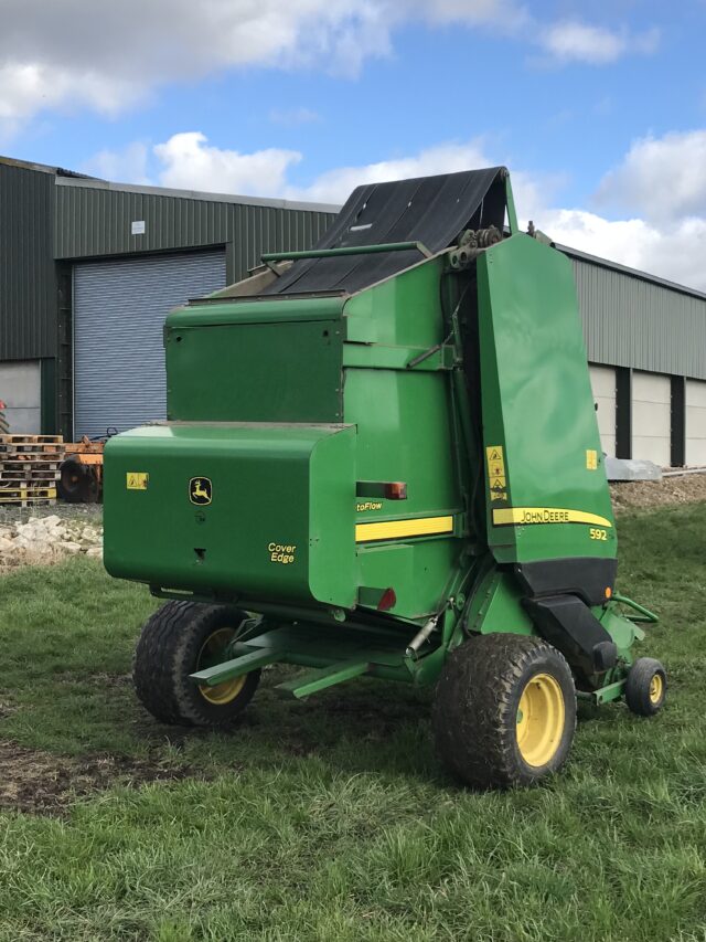 John Deere 592