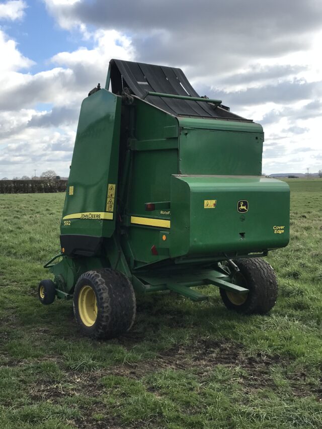 John Deere 592