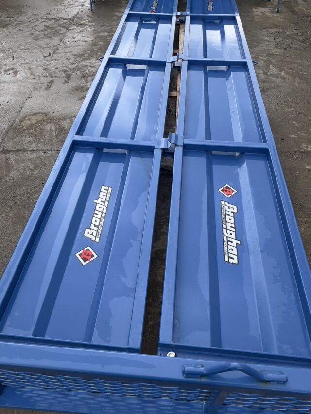 Brand new broughan sillage sides