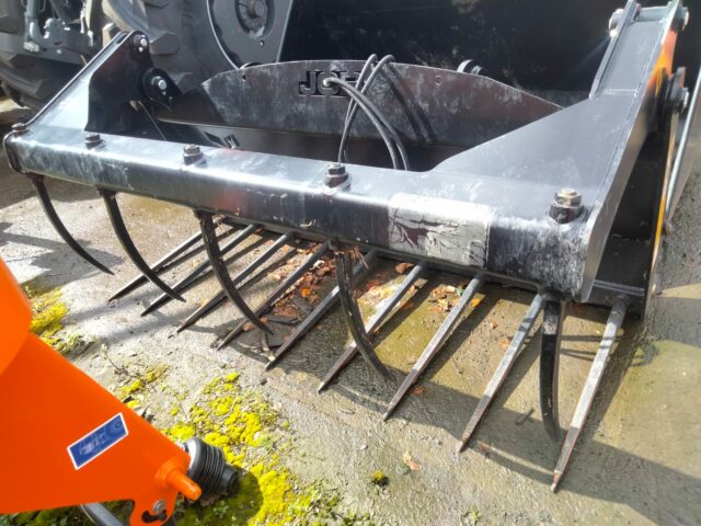 HM067938 JCB 1.7 CUM POWERGRAB KV TINES
