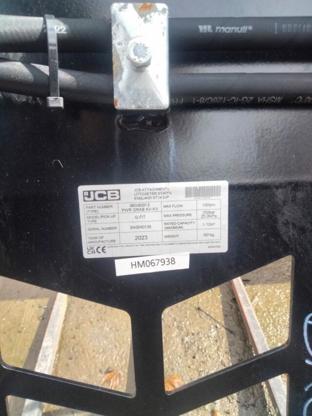 HM067938 JCB 1.7 CUM POWERGRAB KV TINES
