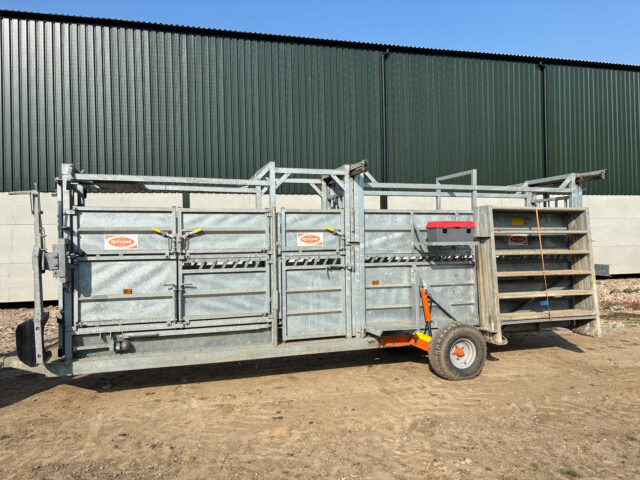 Ritchie Mobile Cattle Crush