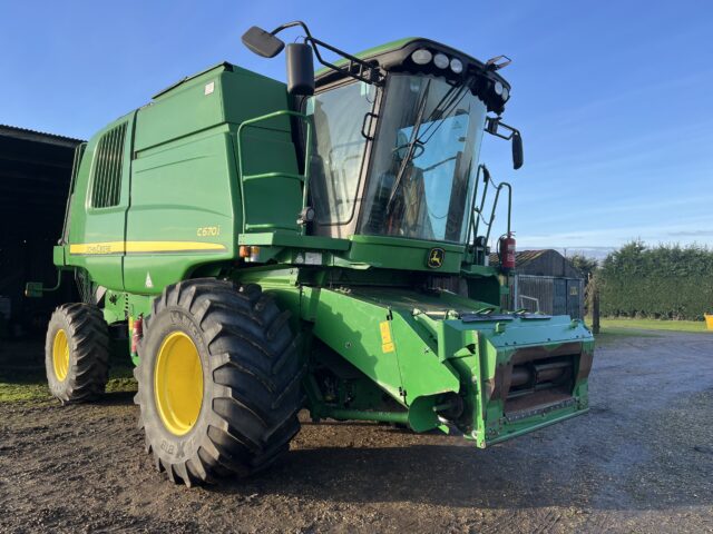 John Deere C670i Combine
