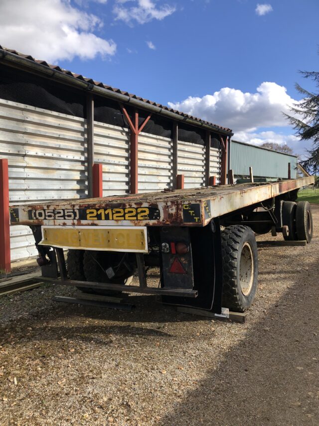Bale trailer