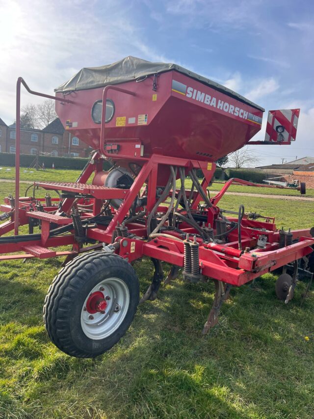 Horsch CO4 4M tine drill.