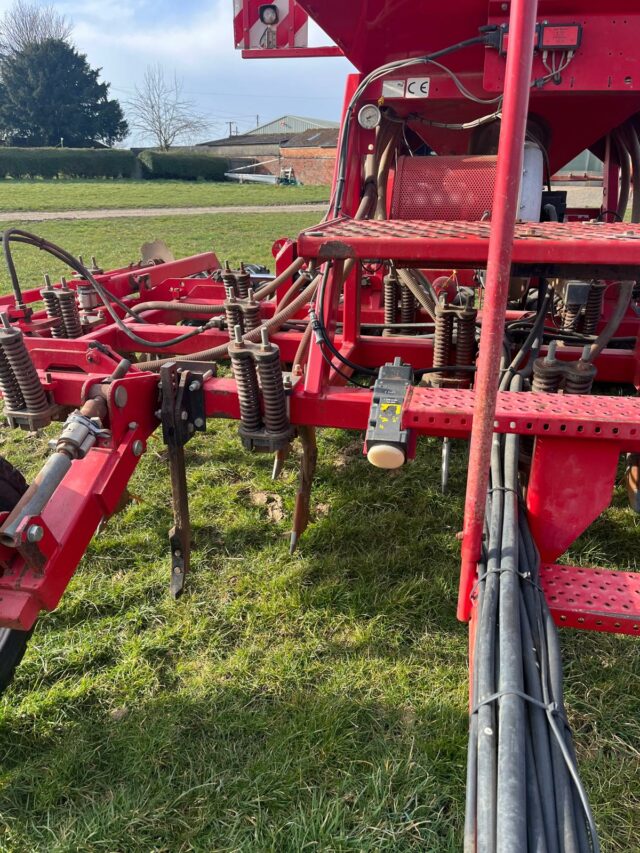 Horsch CO4 4M tine drill.