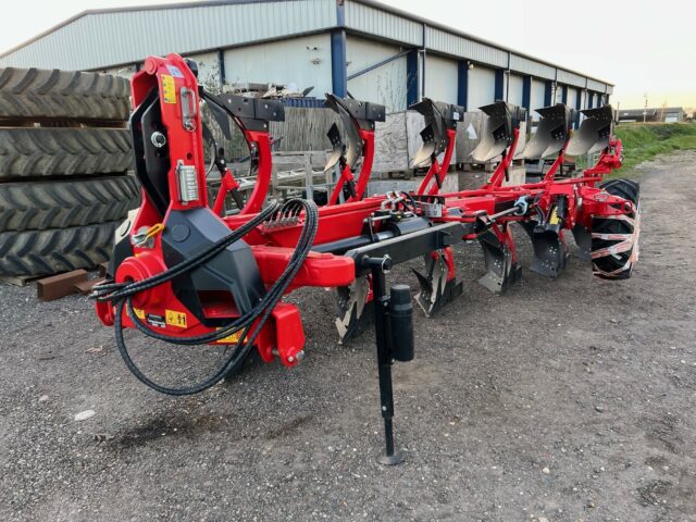 2M040869 GREGOIRE BESSON ROVER 70 PLOUGH