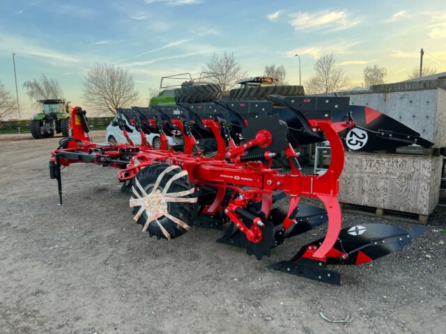2M040869 GREGOIRE BESSON ROVER 70 PLOUGH